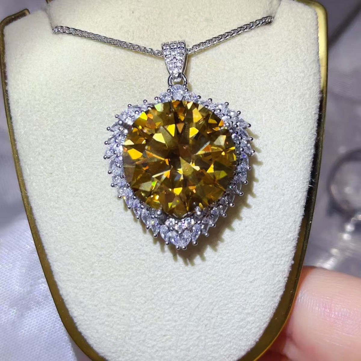 e48055cf-2d32-4621-80a5-37c9dbd6c61d-Max